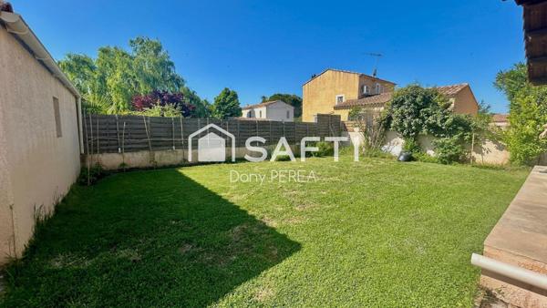 Charmante villa de 115 m2, deux chambres, deux salles d'eau, jardin et garage.