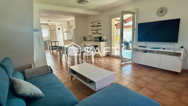 Charmante villa de 115 m2, deux chambres, deux salles d'eau, jardin et garage.