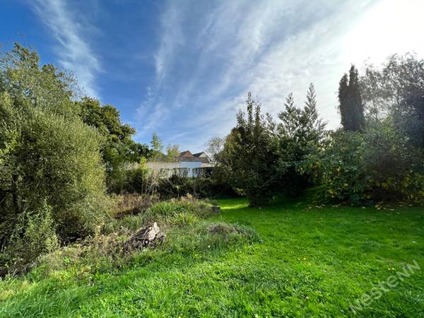 Terrain inédit entre le centre ville d'Auray et la gare