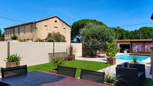 Sur Thuir, venez découvrir cette magnifique maison de caractère issue de la rénovation complète en 2013 d'une ancienne cave vinicole.
Un bien atypique alliant le charme de l'ancien et le confort moderne grâce à des matériaux de qualité soigneusement sélectionnés.

Au rez-de-chaussée, vous profiterez d'un bel espace de vie comprenant un salon/séjour avec cuisine ouverte, une buanderie ainsi qu'un WC avec lave-mains.

L'étage est composé d'un dégagement qui dessert trois chambres avec rangements, dont deux avec un balcon.
Vous bénéficierez également d'une salle d'eau avec WC.

À l'extérieur, la propriété offre un cadre de vie particulièrement agréable avec une piscine, une cuisine d'été idéale pour recevoir famille et amis, un atelier, un local technique piscine, une terrasse ainsi qu'une allée permettant le stationnement de deux véhicules.

Cette maison séduira les amateurs de biens authentiques à la recherche d'un lieu de vie unique, bénéficiant d'un cachet rare sur le secteur de Thuir.

Les plus :

* Ancienne cave vinicole rénovée en 2013
* 3 chambres
* Piscine avec douche
* Climatisation
* Cuisine d'été
* Atelier
* Terrasse
* Puit avec pompe
* Stationnement privatif pour deux véhicules
* Proche de tous commerce

À découvrir sans tarder.