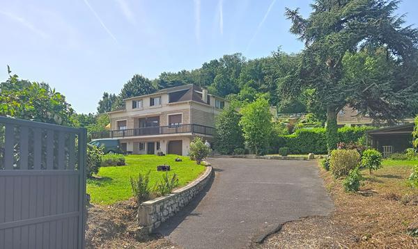 EXCLUSIVITE - LA RIVIERE SAINT SAUVEUR - Spacieuse Maison à rafraîchir