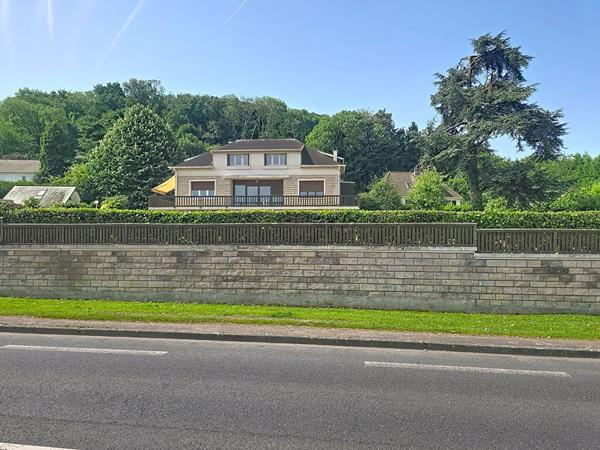 EXCLUSIVITE - LA RIVIERE SAINT SAUVEUR - Spacieuse Maison à rafraîchir