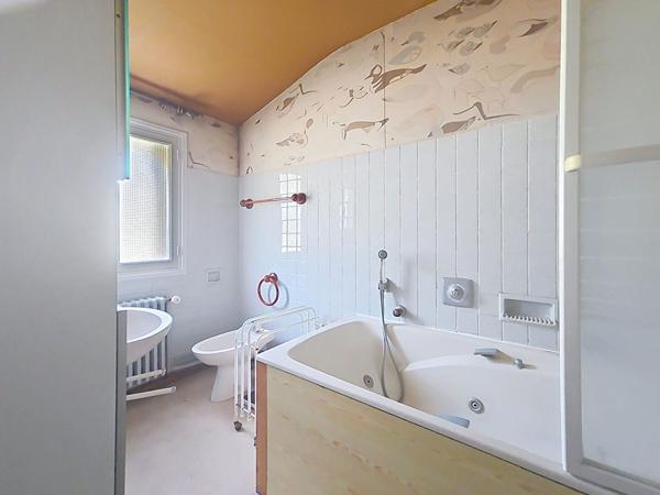 EXCLUSIVITE - LA RIVIERE SAINT SAUVEUR - Spacieuse Maison à rafraîchir