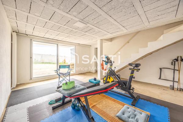 BELLE MAISON FAMILIALE  5 CH JARDIN CARPORT CAVE