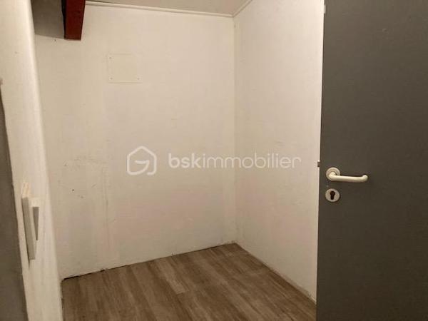 Local d activites de 204 m²