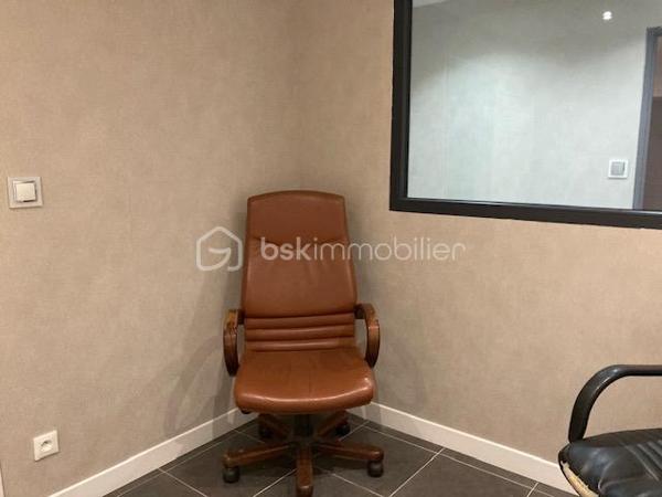 Local d activites de 204 m²