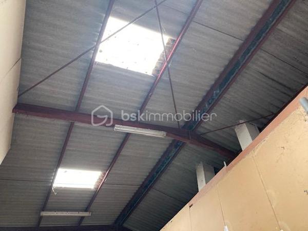 Local d activites de 204 m²