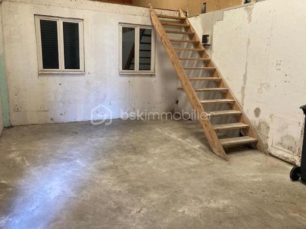 Local d activites de 204 m²