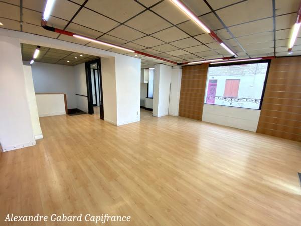 LANGON CENTRE VILLE - Immeuble en pierres comprenant 2 appartements loués et 1 local commercial