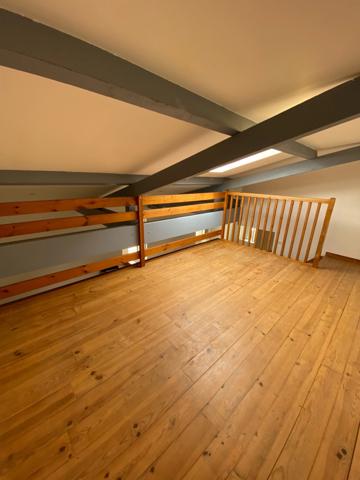 LANGON CENTRE VILLE - Immeuble en pierres comprenant 2 appartements loués et 1 local commercial