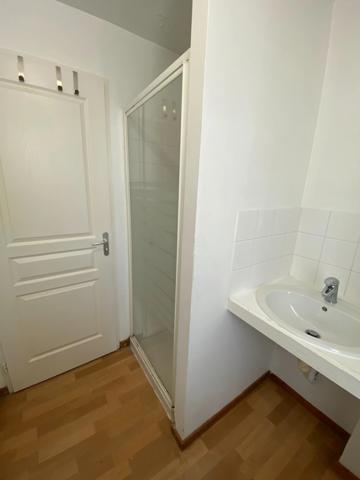 LANGON CENTRE VILLE - Immeuble en pierres comprenant 2 appartements loués et 1 local commercial