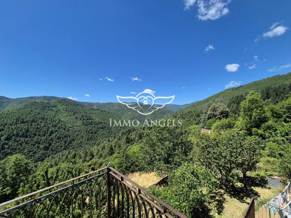Vialas - Grande maison de hameau avec vue panoramique, jardin et rivière à proximité.