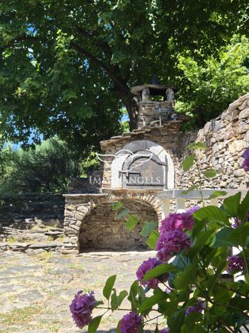 Vialas - Grande maison de hameau avec vue panoramique, jardin et rivière à proximité.