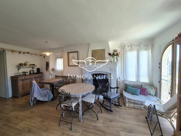 Vialas - Grande maison de hameau avec vue panoramique, jardin et rivière à proximité.