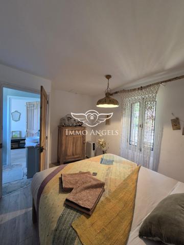 Vialas - Grande maison de hameau avec vue panoramique, jardin et rivière à proximité.