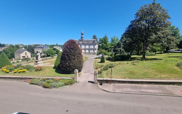 Appartement à vendre    5 pièces • 162 m2 Saint-Yrieix-la-Perche