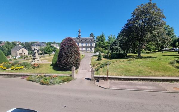 Appartement à vendre    5 pièces • 162 m2 Saint-Yrieix-la-Perche