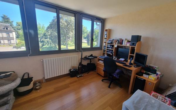 Appartement à vendre    5 pièces • 162 m2 Saint-Yrieix-la-Perche