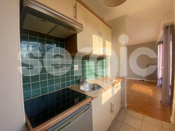 Location 1 Pieces 28 60200 Compiegne 43 0218 01 0008