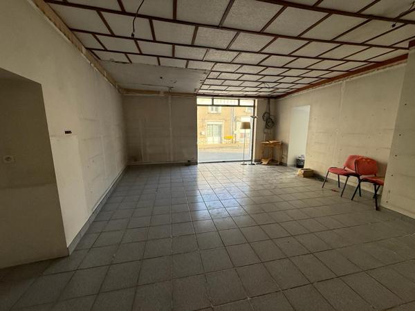 86140 LENCLOITRE Local commercial 2 pièce(s)