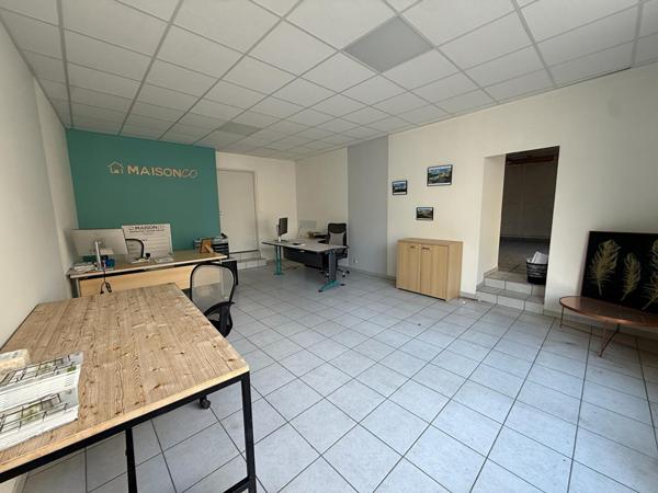 86140 LENCLOITRE Local commercial 2 pièce(s)