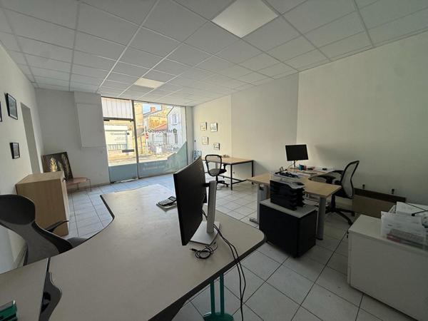 86140 LENCLOITRE Local commercial 2 pièce(s)