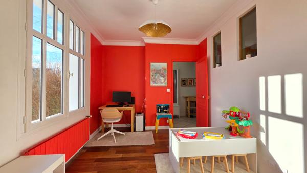 37300 JOUE-LES-TOURS - A VENDRE maison 8 pièces de 179.75 m²