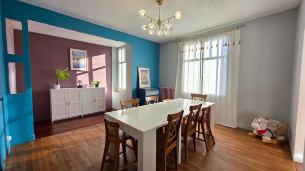 37300 JOUE-LES-TOURS - A VENDRE maison 8 pièces de 179.75 m²