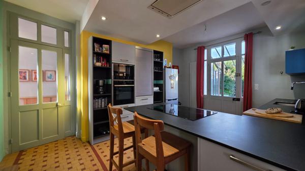 37300 JOUE-LES-TOURS - A VENDRE maison 8 pièces de 179.75 m²