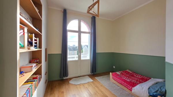 37300 JOUE-LES-TOURS - A VENDRE maison 8 pièces de 179.75 m²