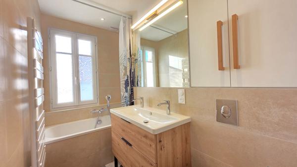 37300 JOUE-LES-TOURS - A VENDRE maison 8 pièces de 179.75 m²