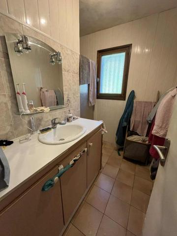 Maison Château L'Evêque 130 m2 avec garage et jardin