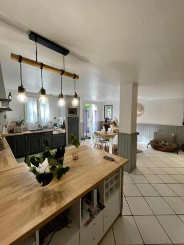 Maison Château L'Evêque 130 m2 avec garage et jardin