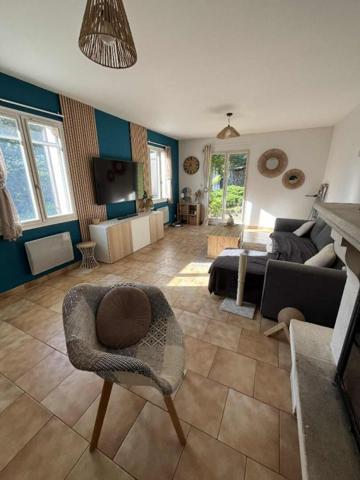 Maison Château L'Evêque 130 m2 avec garage et jardin