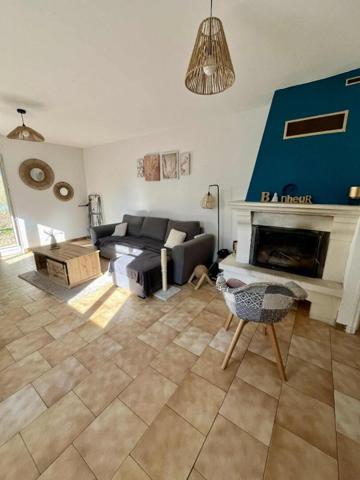 Maison Château L'Evêque 130 m2 avec garage et jardin