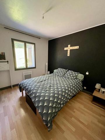 Maison Château L'Evêque 130 m2 avec garage et jardin