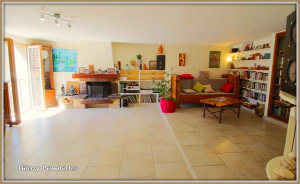 A  ORAISON, Maison de ville avec terrasse et jardin, 4 pièces plus studio indépendant