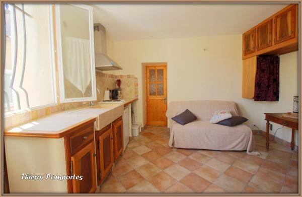 A  ORAISON, Maison de ville avec terrasse et jardin, 4 pièces plus studio indépendant