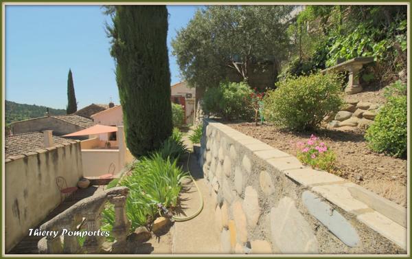 A  ORAISON, Maison de ville avec terrasse et jardin, 4 pièces plus studio indépendant