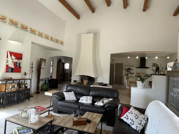 Maison à vendre 7 pièces MEYREUIL (13)