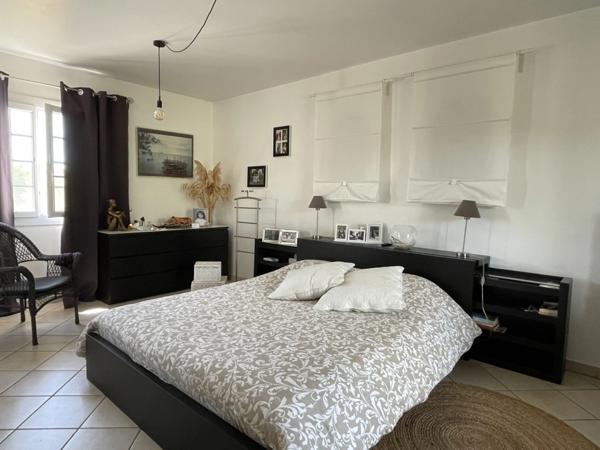 Maison à vendre 7 pièces MEYREUIL (13)