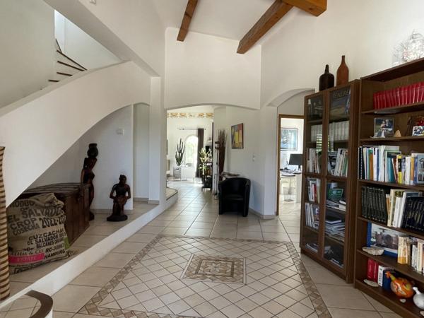 Maison à vendre 7 pièces MEYREUIL (13)