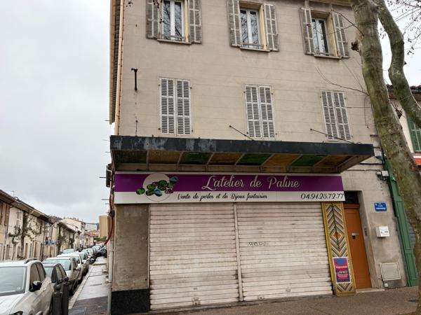 Marseille (13009) idéal investisseur, immeuble avec logements + local commercial