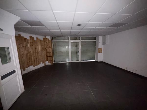 Marseille (13009) idéal investisseur, immeuble avec logements + local commercial