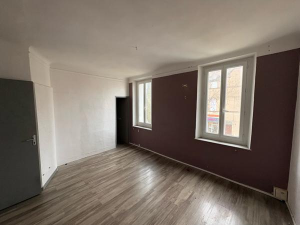 Marseille (13009) idéal investisseur, immeuble avec logements + local commercial