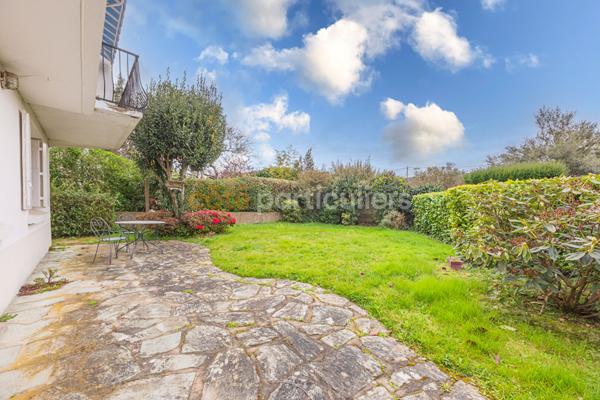 Vente
                Maison150 m² - 9 Pièces -
                    REZE (44400)