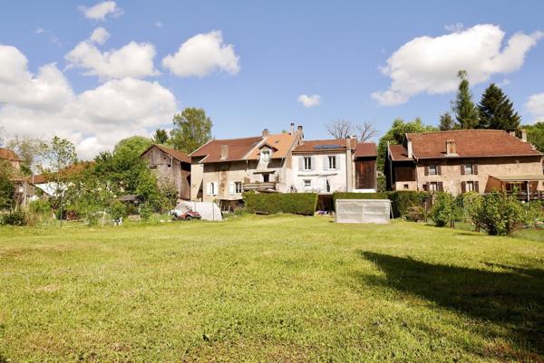 CHARMANTE MAISON DE VILLAGE AVEC JARDIN