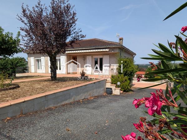 Charmante maison avec piscine dans un quartier agréable avec sous-sol complet.