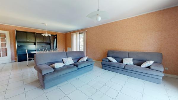 Appartement
         4 pièces
        - 92 m² 299 000 € *