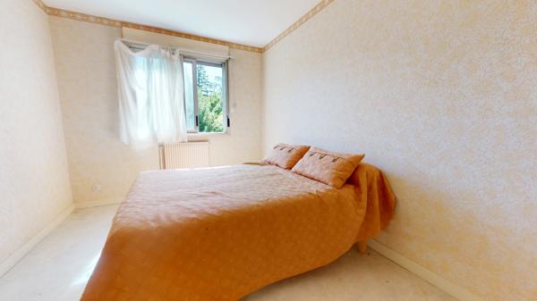 Appartement
         4 pièces
        - 92 m² 299 000 € *